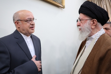 لقاء السفير الجريح لإيران في لبنان مع الإمام الخامنئي